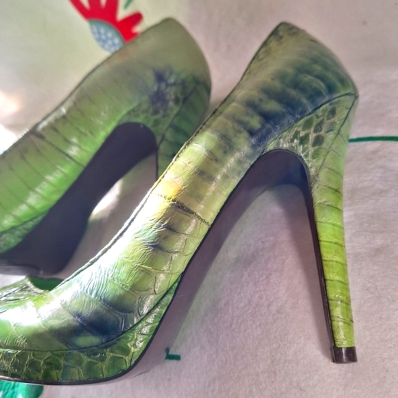 Lauren Ralph Lauren | Kailee Snakeskin Embossed Platform Pumps - Lime Green - Picture 4 of 13
